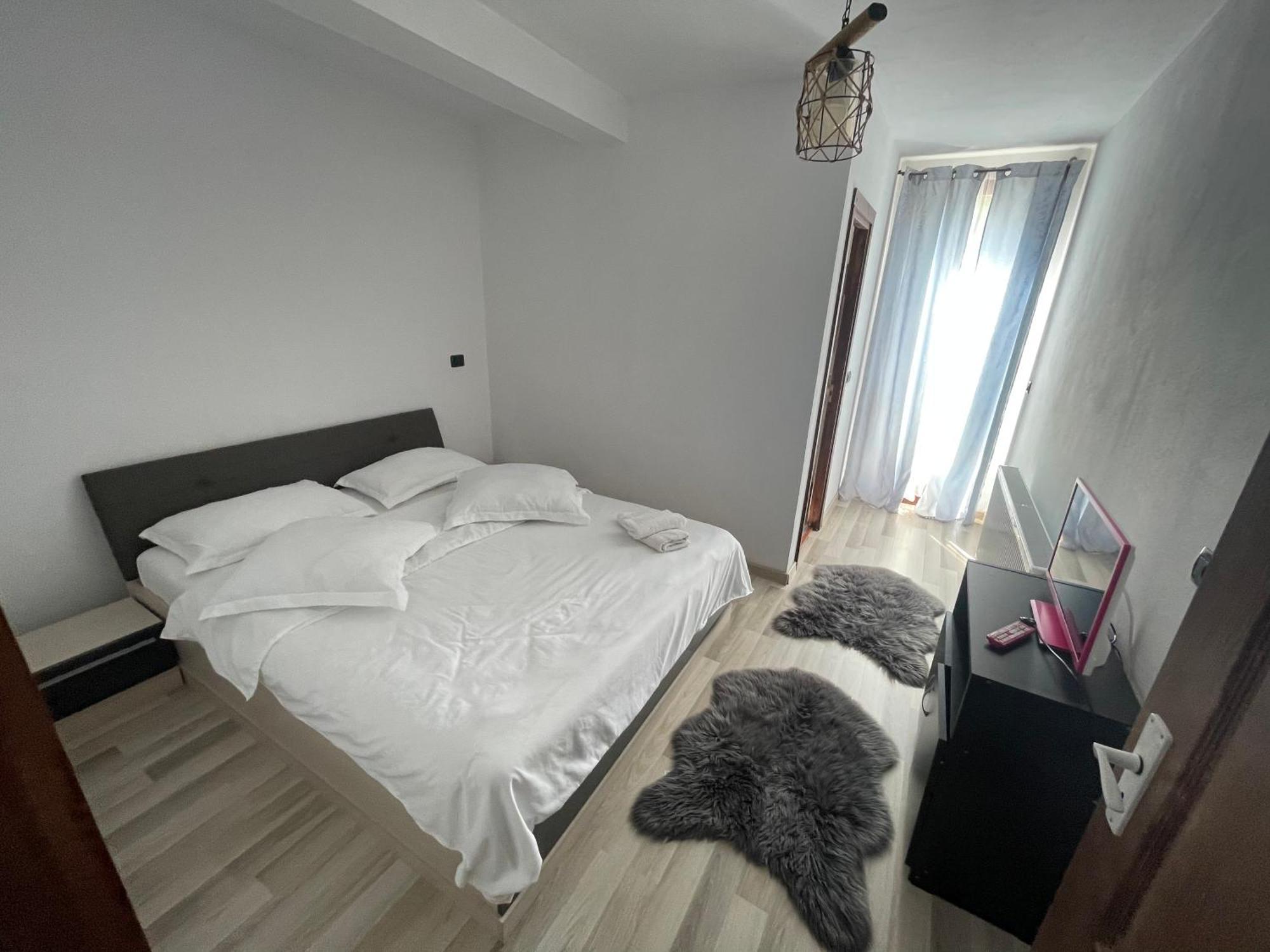 Отель Casa Viorica Statjunea Borsa Экстерьер фото